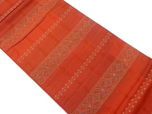 変わり横段に菱・花唐草模様織出し全通袋帯